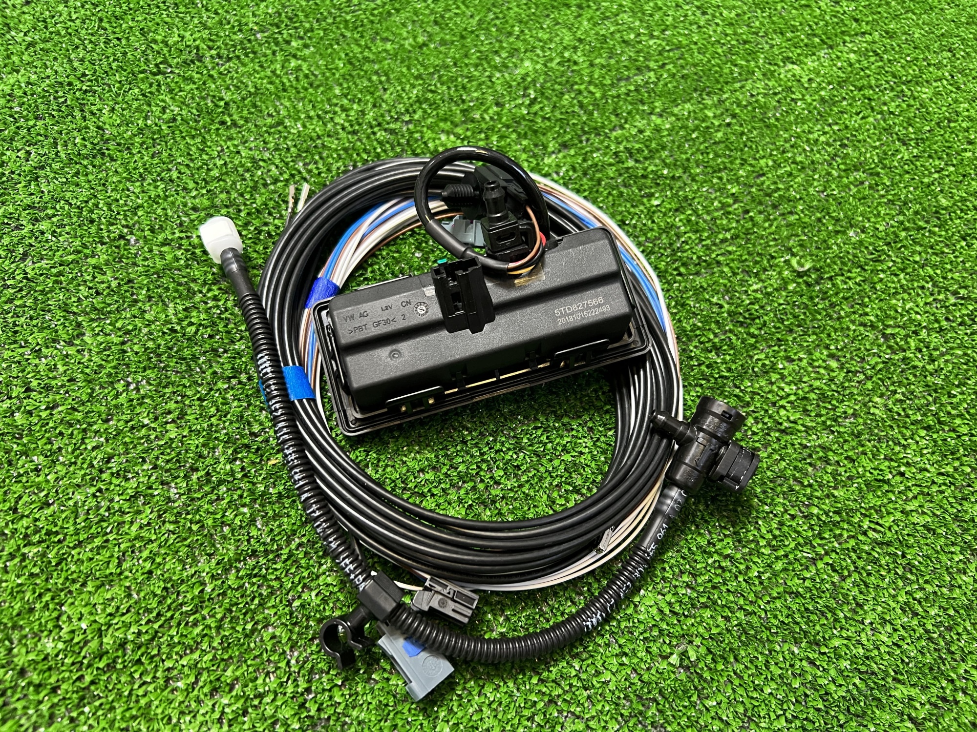 Камера заднего вида (без динамической разметки) с омывателем Volkswagen, Skoda