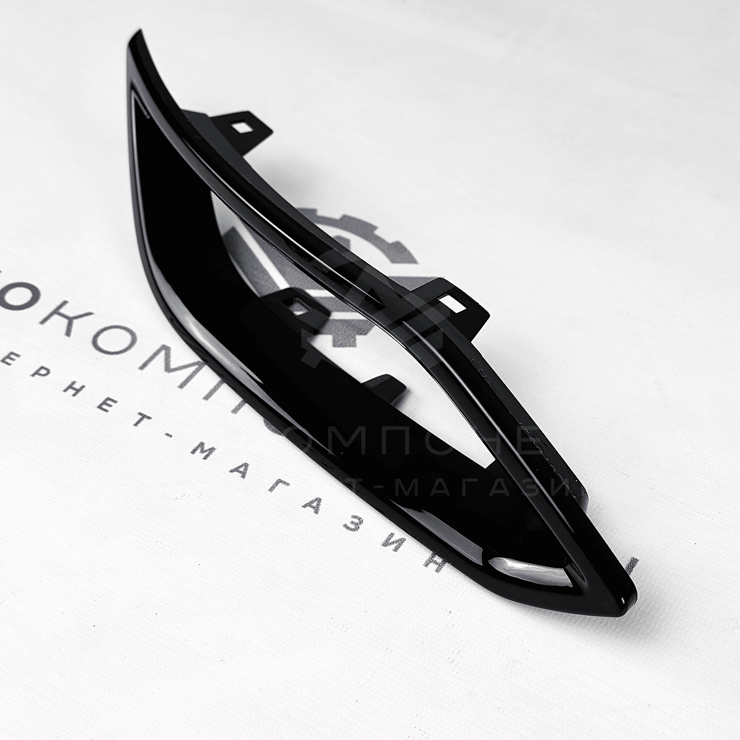 Накладки (вставки) заднего бампера (имитация выхлопа) Лада Vesta NG (чёрный глянец)